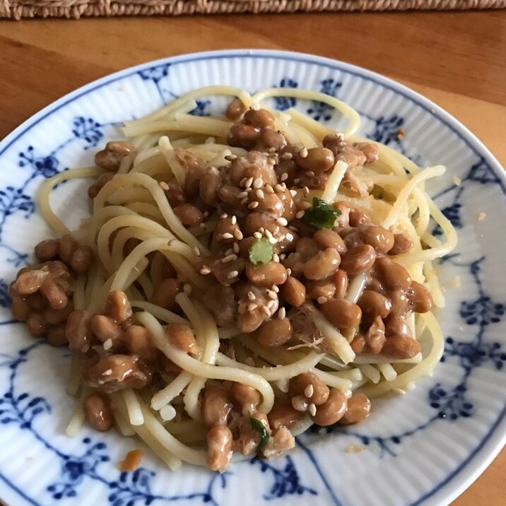 セロリとツナ、納豆のガーリックパスタ